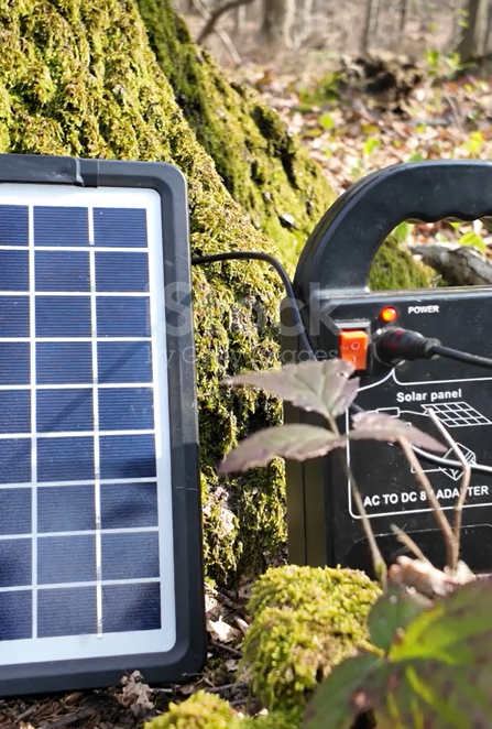 Power outage essentials in USA solar generators, hand-crank radios, backup lights, batteries, and chargers for emergencies.