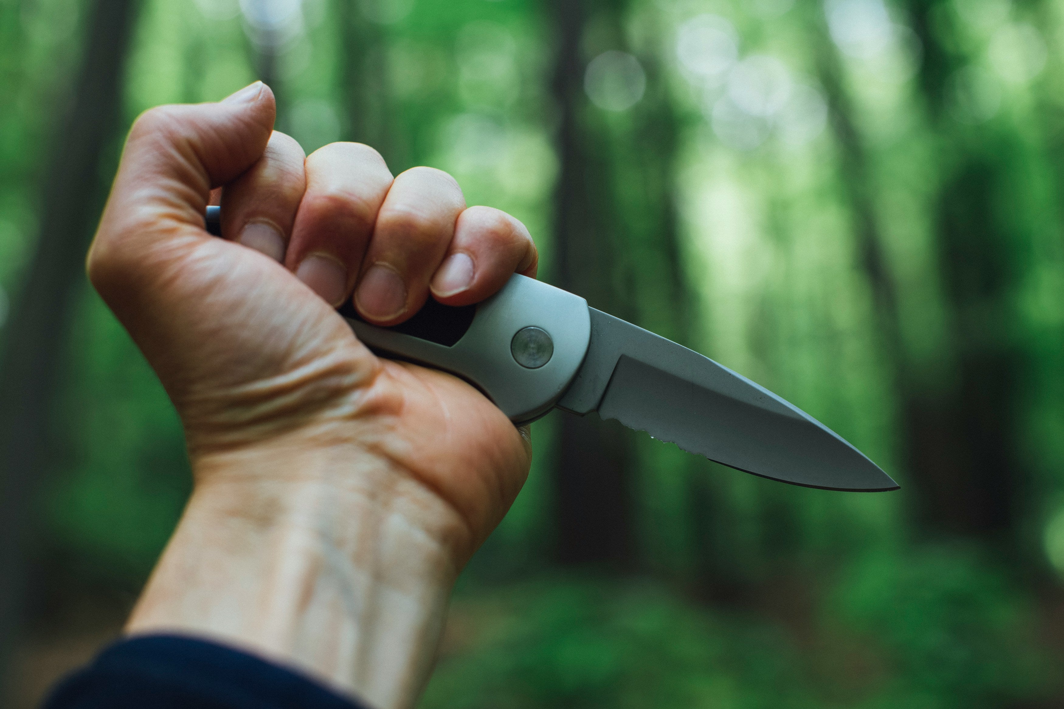 What Is the Best Knife for Outdoor Survival?